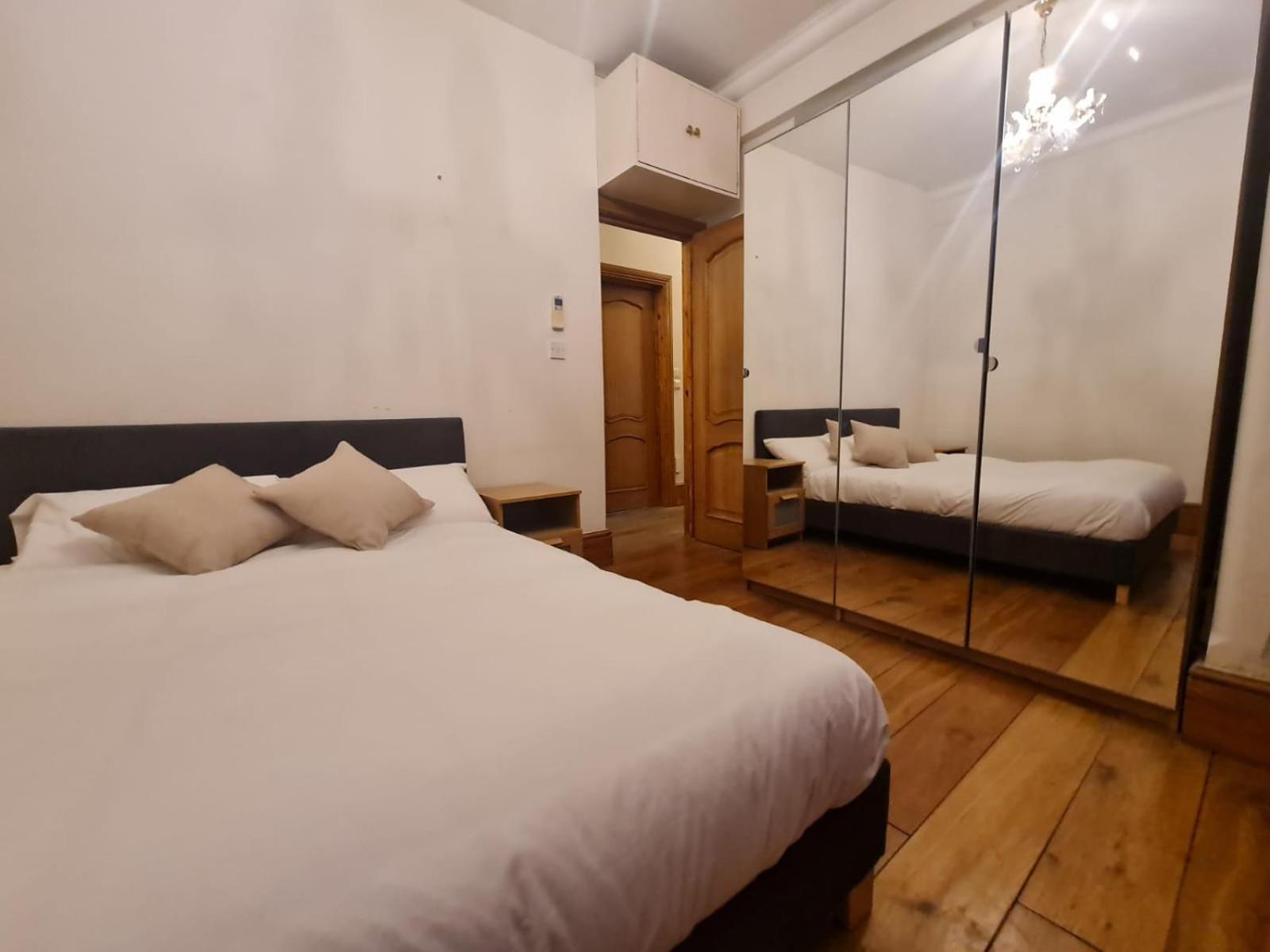 Apartment 2 Bed Traditional - Trafalgar Square London